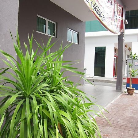 Place2Stay Hotel Malacca Exterior photo